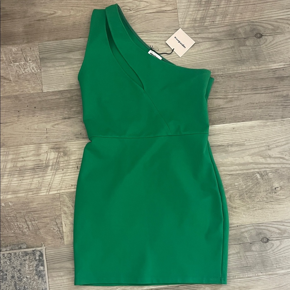 Superdown Vibrant Green One-Shoulder Dress